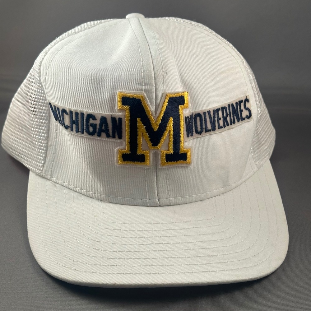 Vintage Michigan Wolverines Trucker Hat White Mesh Snapback Designer Award M‎